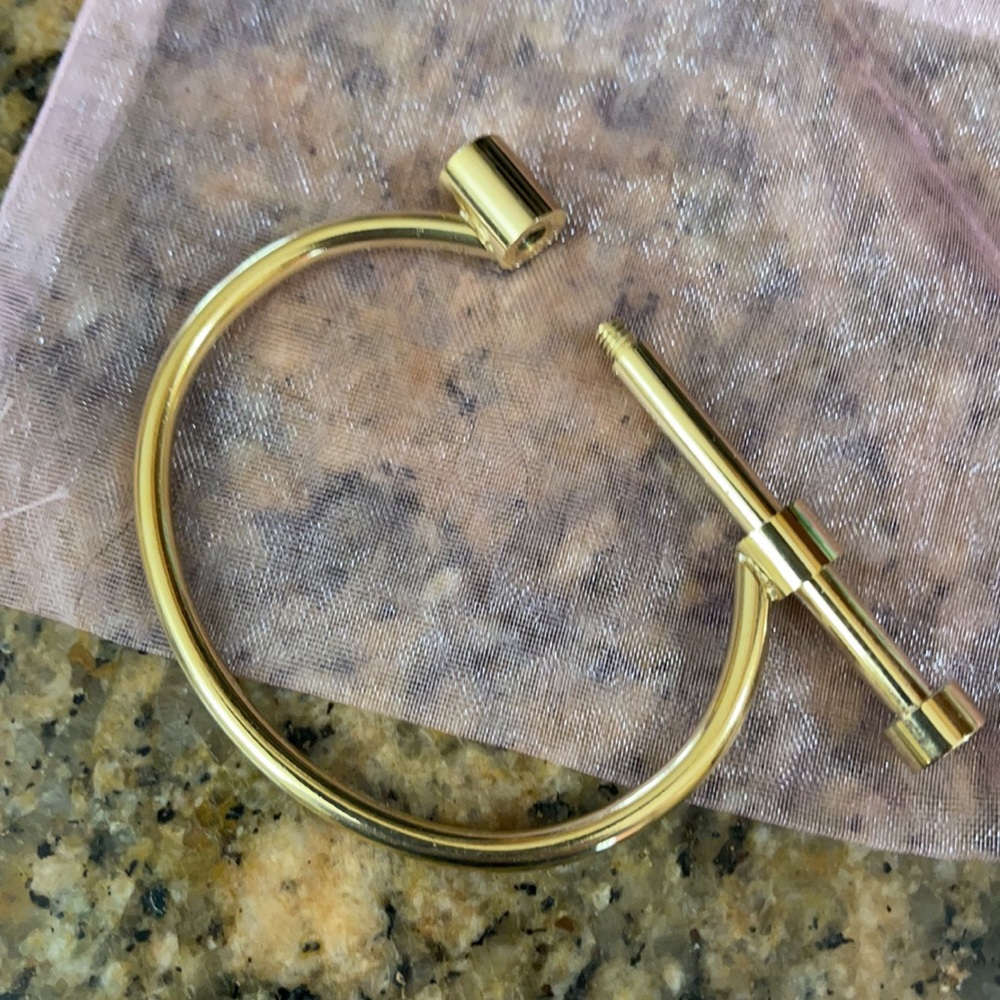 Elegant Gold Bracelet